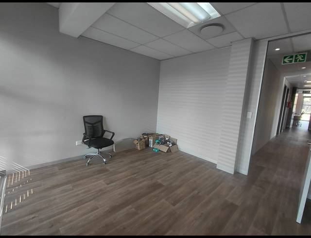 183M² OFFICE TO LET IN CHARTWELL